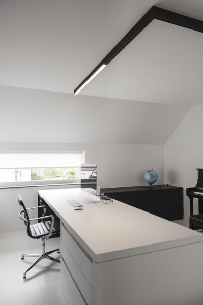 Waeles schrijnwerk interieur puur maatwerk Diksmuide bureau fenix laminaat