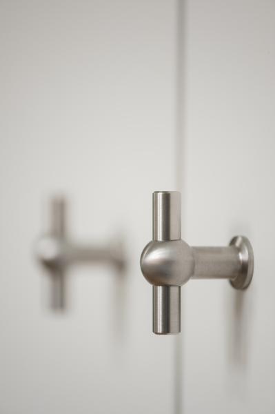 Woning warm landelijk interieur keuken wit zwart badkamer