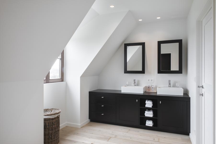 Woning warm landelijk interieur keuken wit aga fornuis