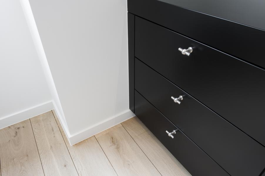 Woning warm landelijk interieur keuken wit aga fornuis