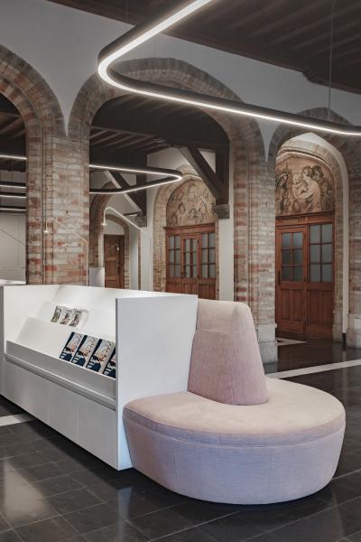 stad stadhuis ontvangstbali dienst toerisme inrichting maatwerk interieur waeles diksmuide