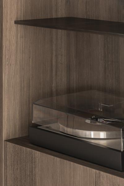 marmer inrichting project vijf natuursteen gezandstraalde lariks 