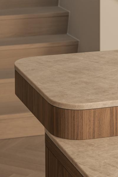  notelaar fineer, natuursteen, leefruimte keuken 