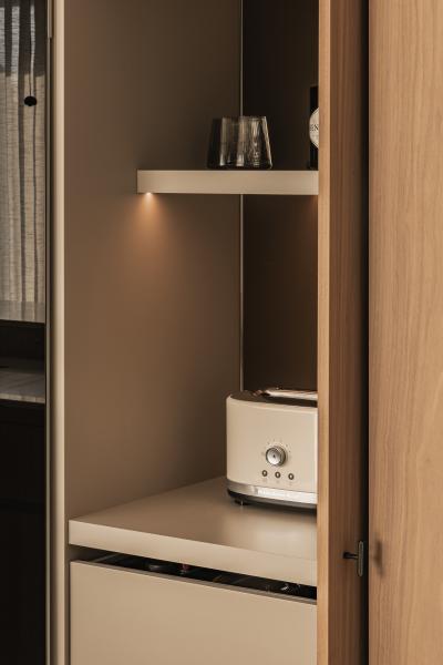 , notelaar fineer, natuursteen, leefruimte keuken