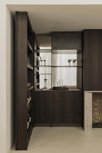 eucalyptus fineer, barkast, haardwand, pivoterende deur