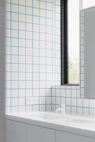 kinderbadkamer I gekleurde voegen