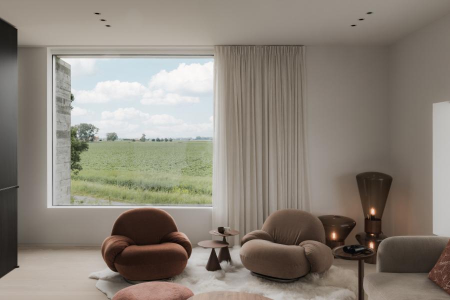 haardwand I tv wand I donker eik fineer I exentrische pivoterende deur